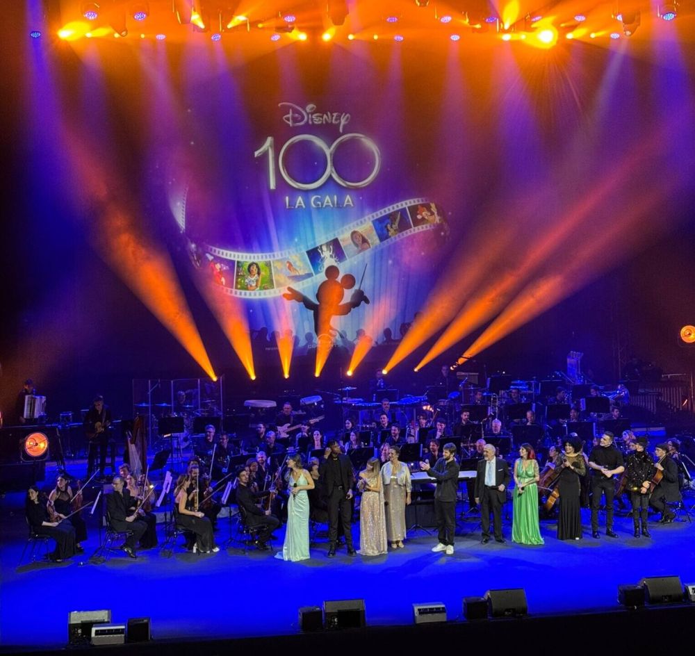Pixmob y efectos especiales  en la  gala del 100 aniversario de disney