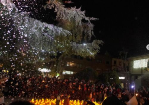 Nieve en la inauguración de la navidad en las rozas