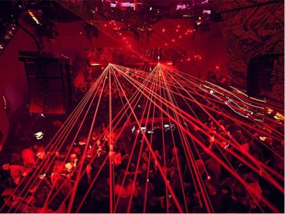 Lasershow in der Fitz Anator Hall zum 1. Jahrestag