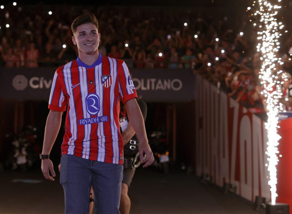 Chispas en el Wanda Metropolitano para la presentación de los nuevos jugadores 