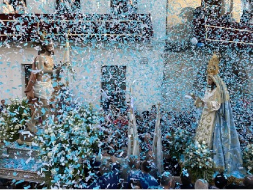 Confetti in the Carrerita de la Virgen, Badajoz, Spain