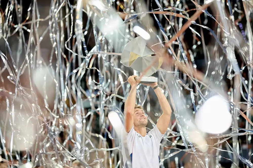 Streamers for the Mutua Madrid Open 2025 Final